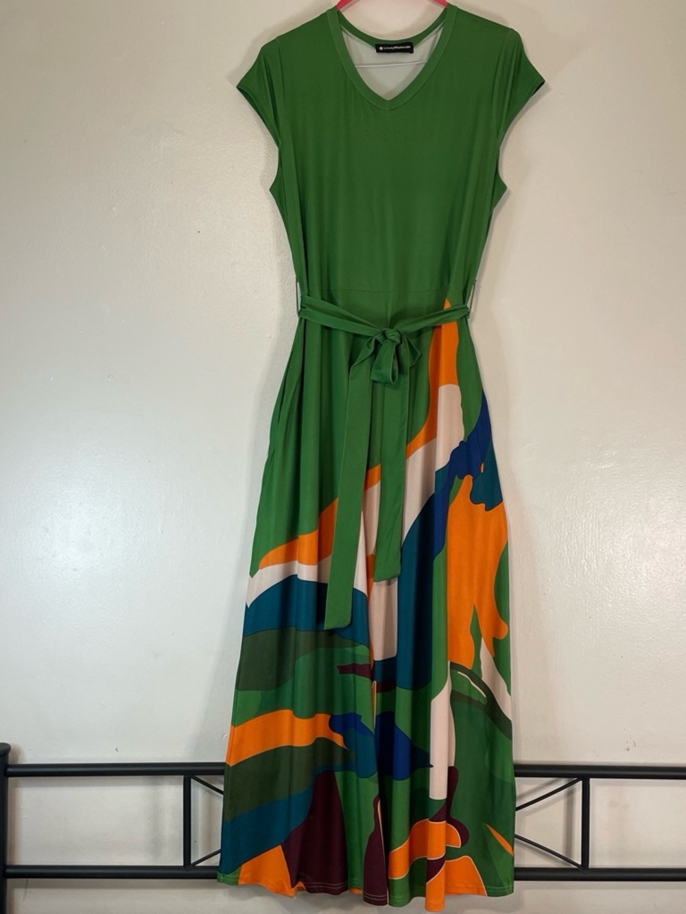 Green Multi-Color V-Neck Belted Maxi Dress
Size 1XL